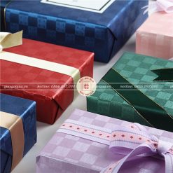 Giấy gói quà cao cấp kẻ ô vuông