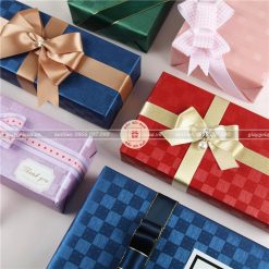 Giấy gói quà cao cấp kẻ ô vuông
