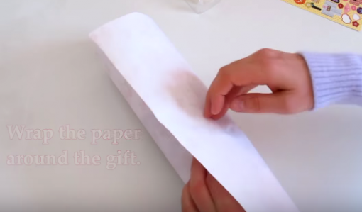Cách gói quà bằng giấy hình trụ mẫu 2 1
