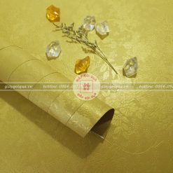 Giấy gói quà, bọc quà cao cấp vân hoa nổi màu vàng