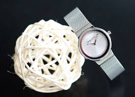 Đồng hồ cao cấp - tôn lên vẻ quý phái