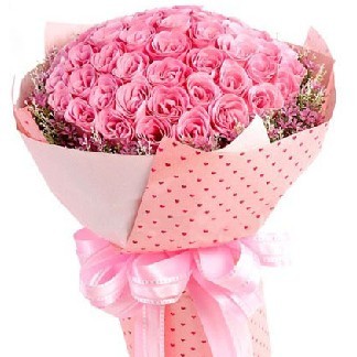 Món quà tặng dễ thương đầu tiên không thể thiếu những bông hoa