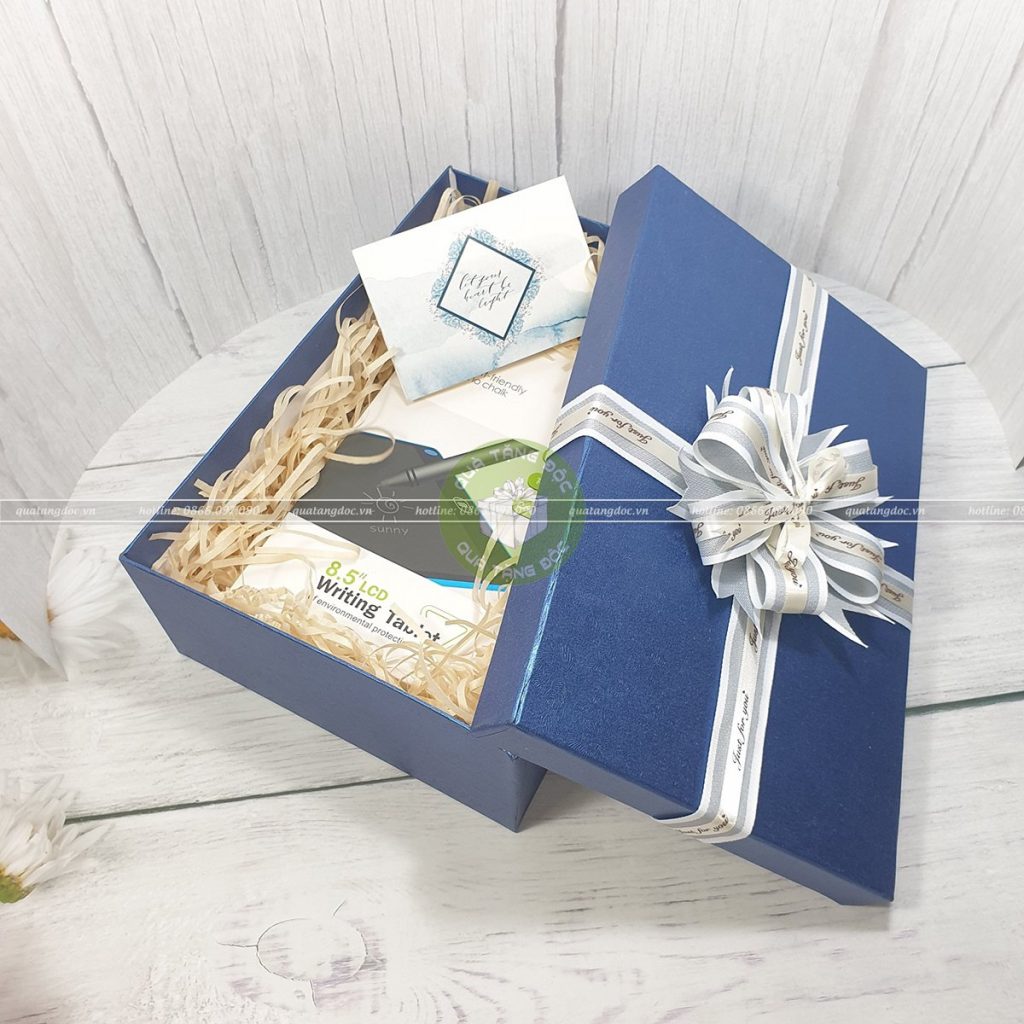 Hộp quà tặng sang trọng site 30x20x10cm – HQ31