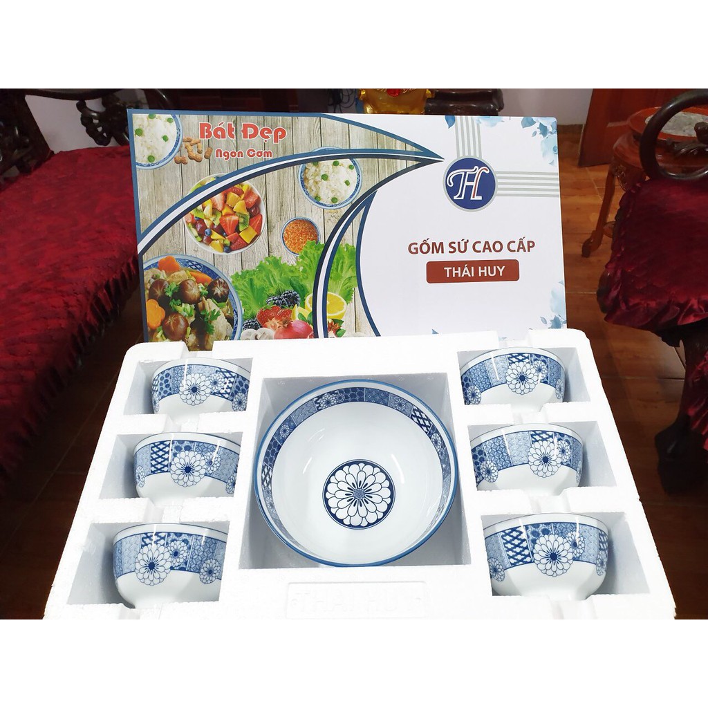 Khay đựng mứt Tết là món quà tặng gốm sứ thiết thực