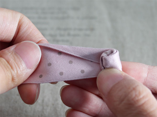 Hướng dẫn cách dùng ruy băng làm hoa hồng đẹp mà đơn giản